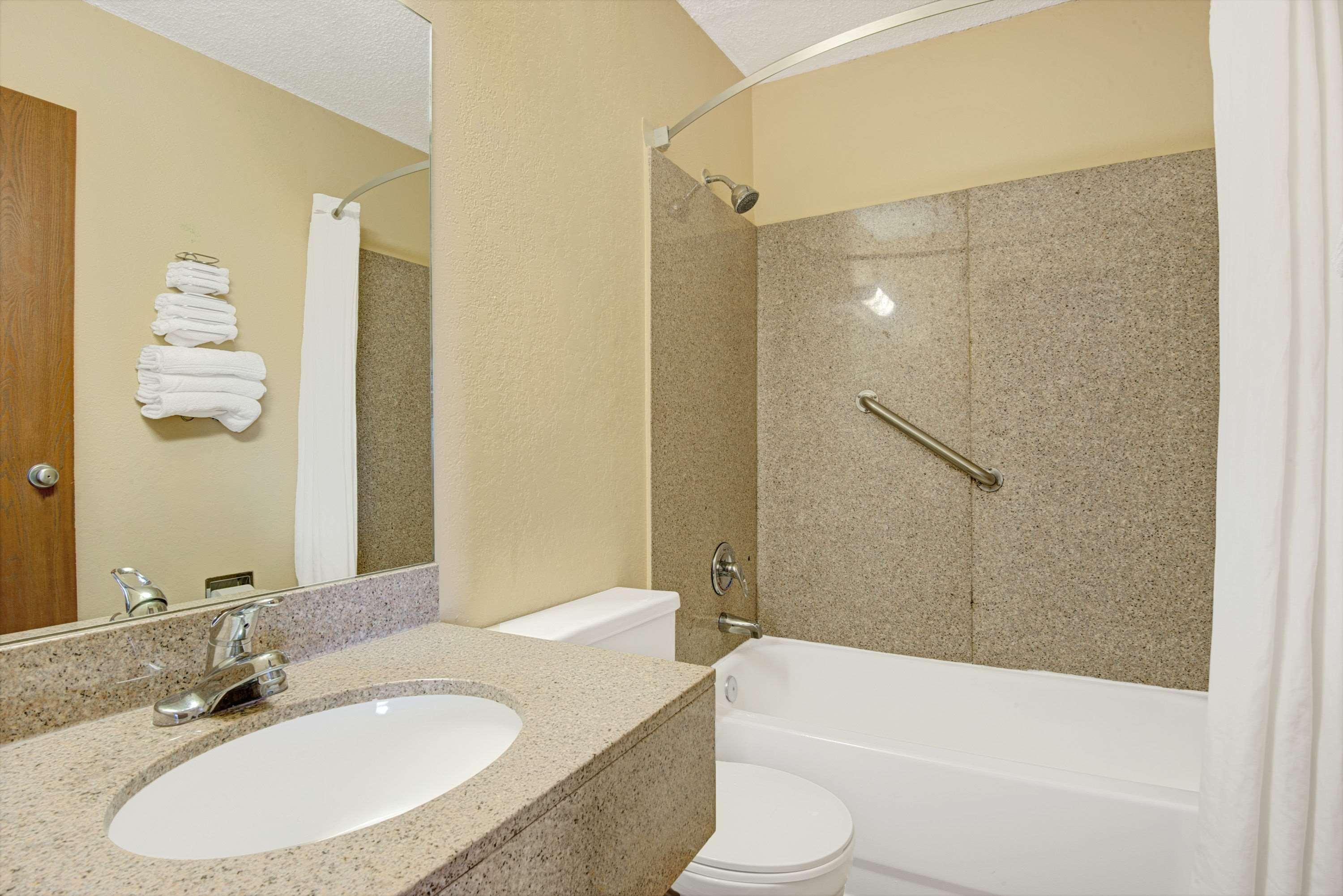Super 8 By Wyndham Independence Kansas City Buitenkant foto