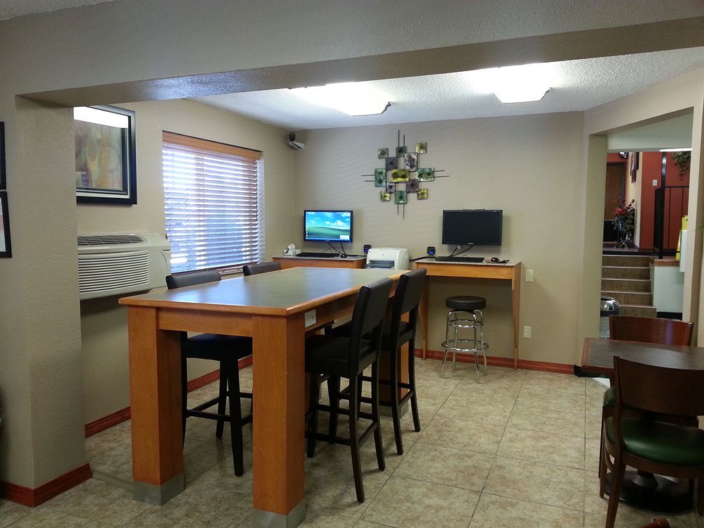 Super 8 By Wyndham Independence Kansas City Buitenkant foto