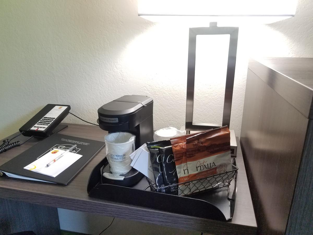 Super 8 By Wyndham Independence Kansas City Buitenkant foto