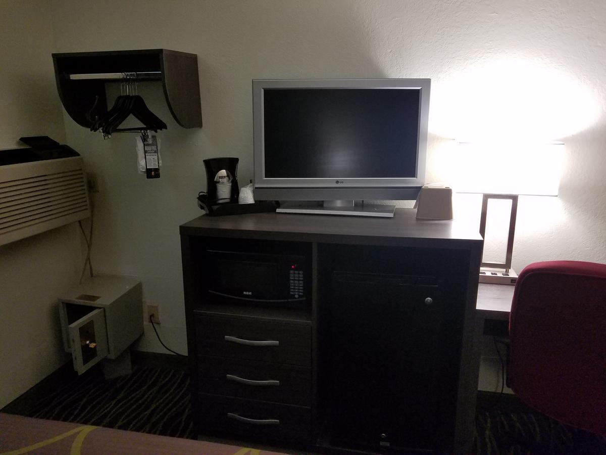 Super 8 By Wyndham Independence Kansas City Buitenkant foto